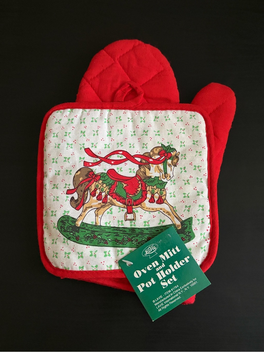 Vtg La Vie Christmas Rocking Horse Carousel Red Oven Mitt and Pot Holder Set